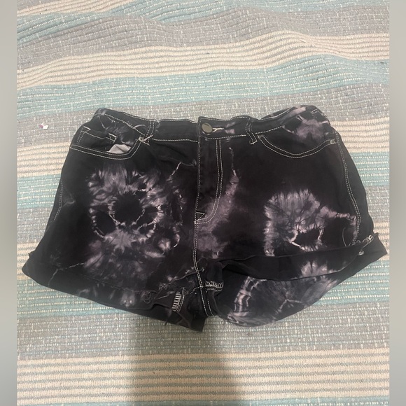 BDG: high rise tie dyed shorts - Picture 2 of 6